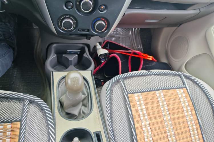Used Nissan Sunny 2014 1.5XE Manual Comfort Edition Gear Lever
