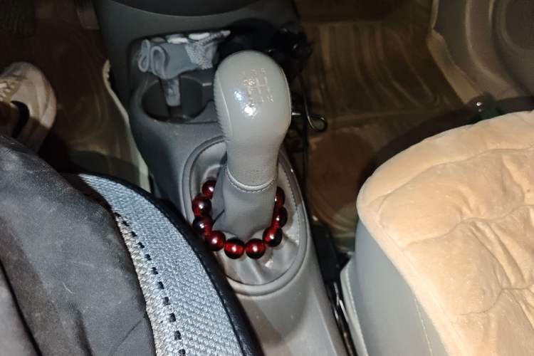 Used Nissan Sunny 2014 1.5XE Manual Comfort Edition Gear Lever