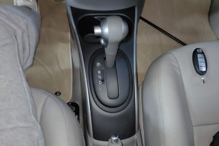 Used Nissan Sunny 2014 1.5XV CVT Prestige Edition Gear Lever