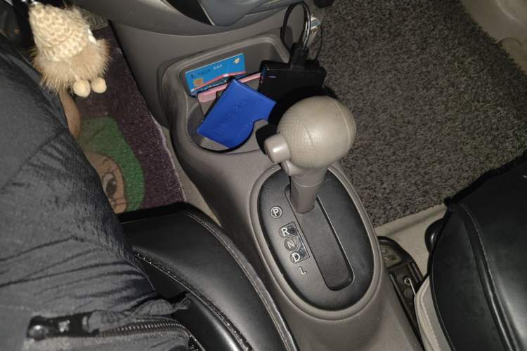 Used Nissan Sunny 2014 1.5XE CVT Comfort Edition Gear Lever
