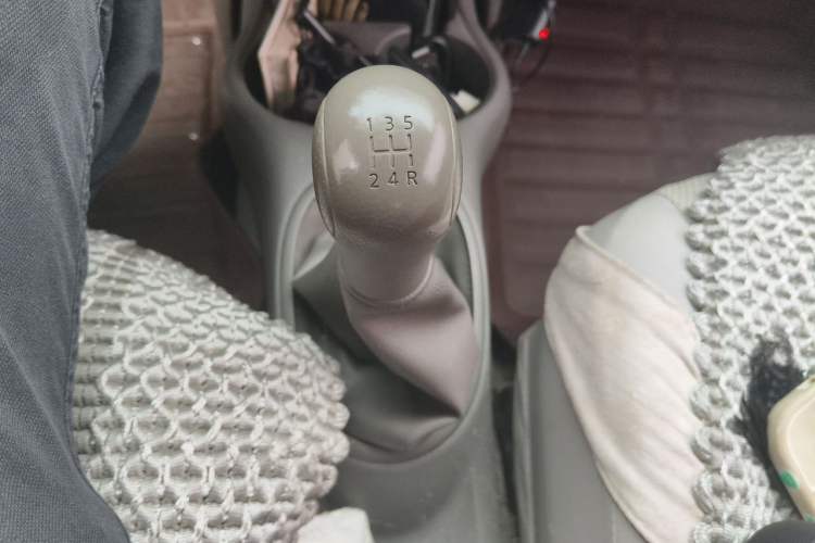 Used Nissan Sunny 2014 1.5XE Manual Elite Edition Gear Lever