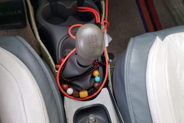Used Nissan Sunny 2014 1.5XE Manual Elite Edition Gear Lever