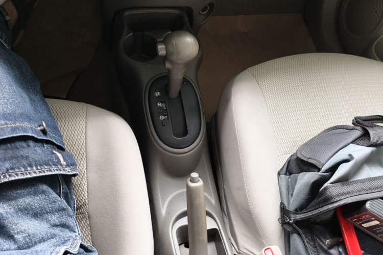 Used Nissan Sunny 2014 1.5XE CVT Elite Edition Gear Lever