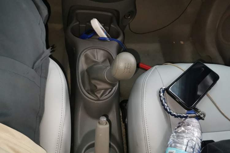 Used Nissan Sunny 2014 1.5XE Manual Comfort Edition Gear Lever