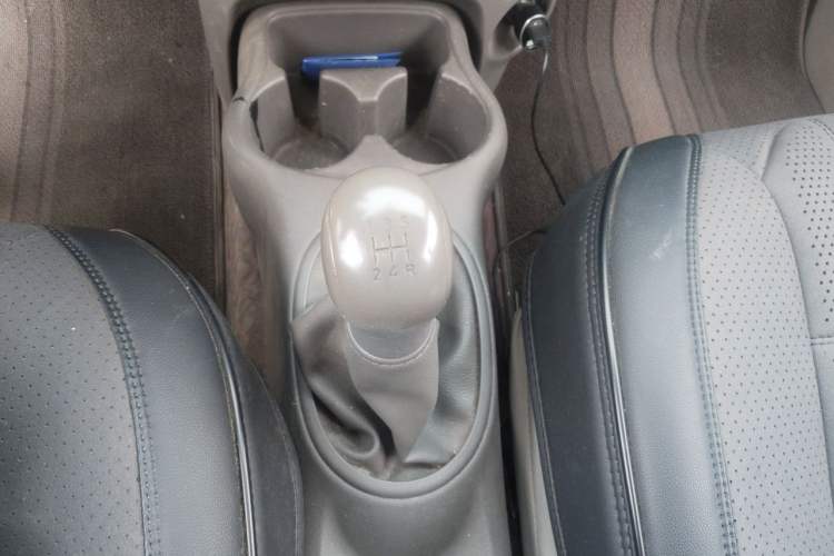 Used Nissan Sunny 2014 1.5XE Manual Elite Edition Gear Lever