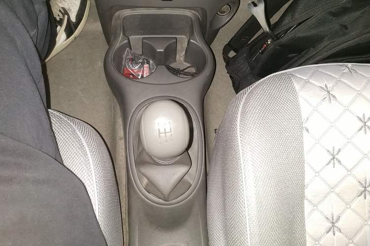 Used Nissan Sunny 2014 1.5XE Manual Comfort Edition Gear Lever