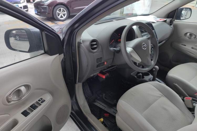 Used Nissan Sunny 2014 1.5XE CVT Elite Edition Interior 3