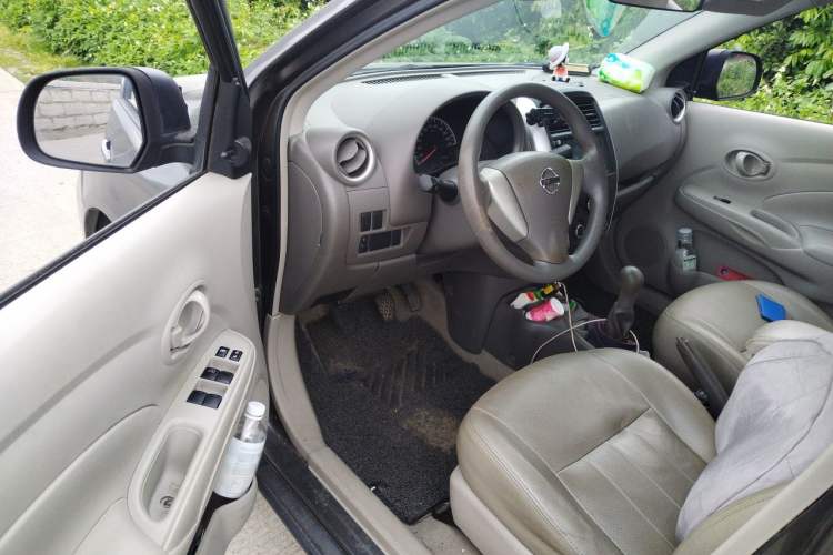 Used Nissan Sunny 2014 1.5XE Manual Comfort Edition Interior 3