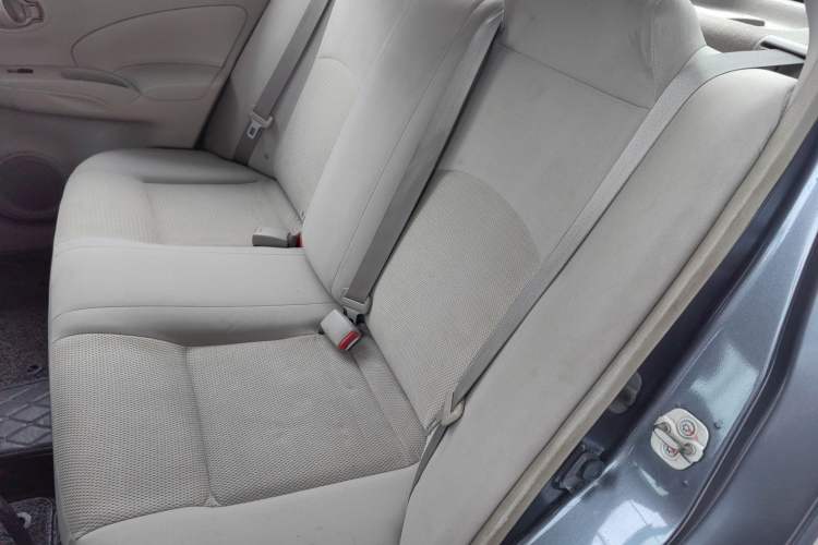 Used Nissan Sunny 2014 1.5XE CVT Elite Edition Interior 4