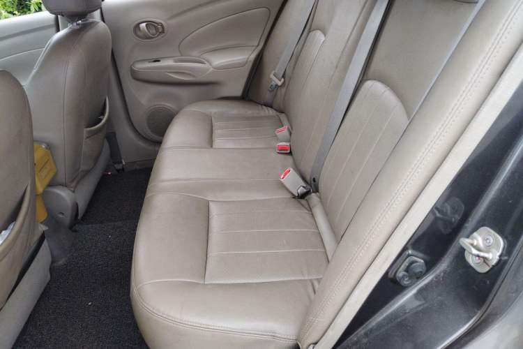 Used Nissan Sunny 2014 1.5XE Manual Comfort Edition Interior 4