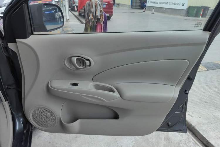 Used Nissan Sunny 2014 1.5XE CVT Elite Edition Interior 5