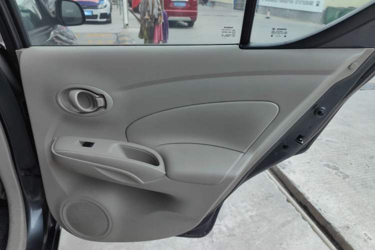 Used Nissan Sunny 2014 1.5XE CVT Elite Edition Interior 6