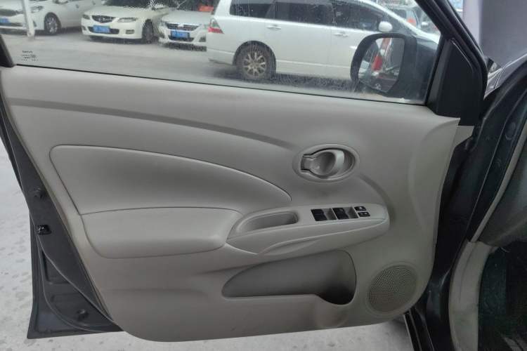 Used Nissan Sunny 2014 1.5XE CVT Elite Edition Interior 7