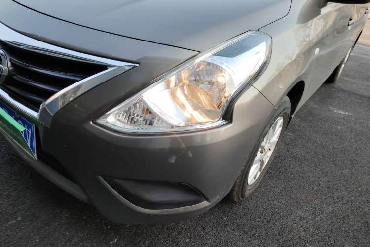 Used Nissan Sunny 2014 1.5XE Manual Elite Edition Left Front Headlight
