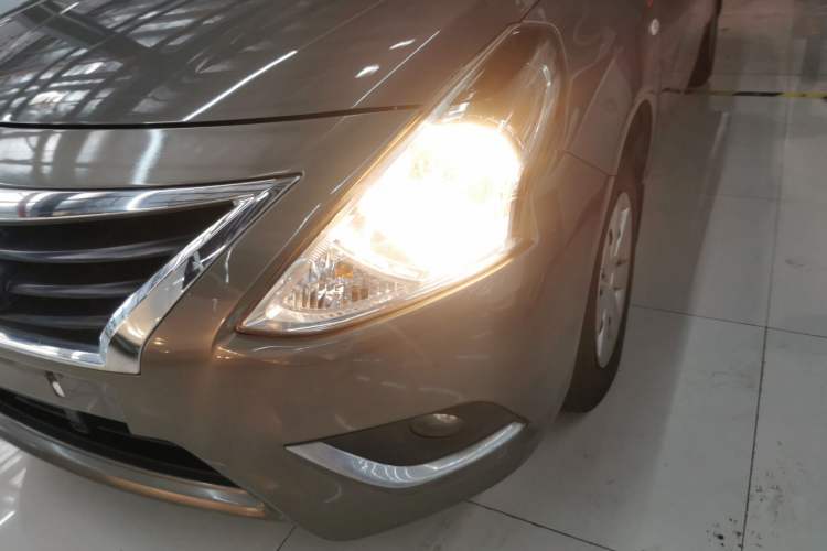 Used Nissan Sunny 2014 1.5XE Manual Comfort Edition Left Front Headlight