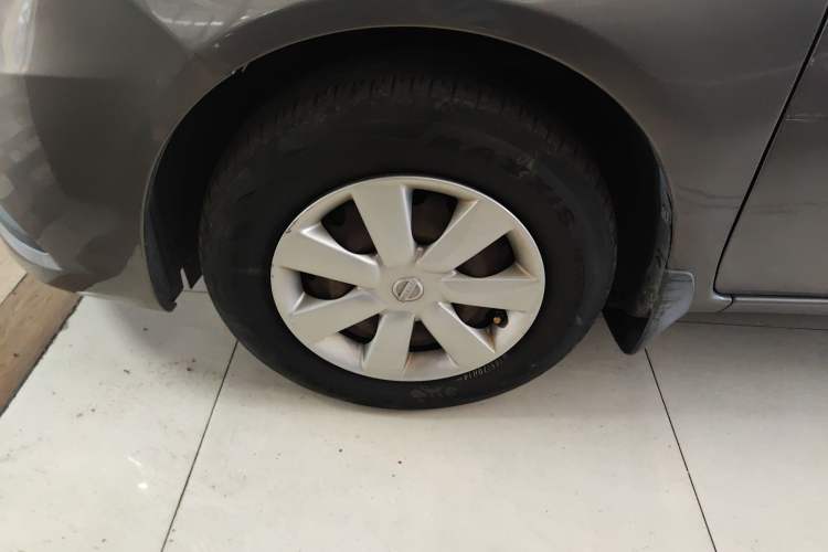 Used Nissan Sunny 2014 1.5XE CVT Elite Edition Left Front Wheel Hub