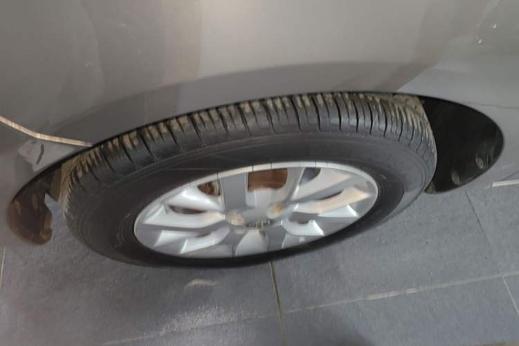Used Nissan Sunny 2014 1.5XV CVT Prestige Edition Left Front Wheel Hub