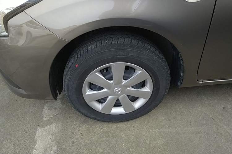 Used Nissan Sunny 2014 1.5XE Manual Elite Edition Left Front Wheel Hub