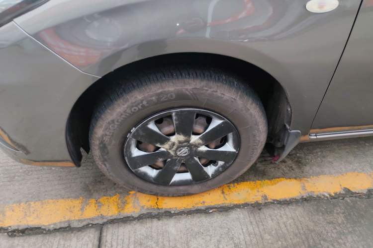 Used Nissan Sunny 2014 1.5XE Manual Comfort Edition Left Front Wheel Hub