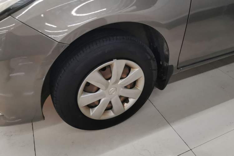 Used Nissan Sunny 2014 1.5XE Manual Comfort Edition Left Front Wheel Hub