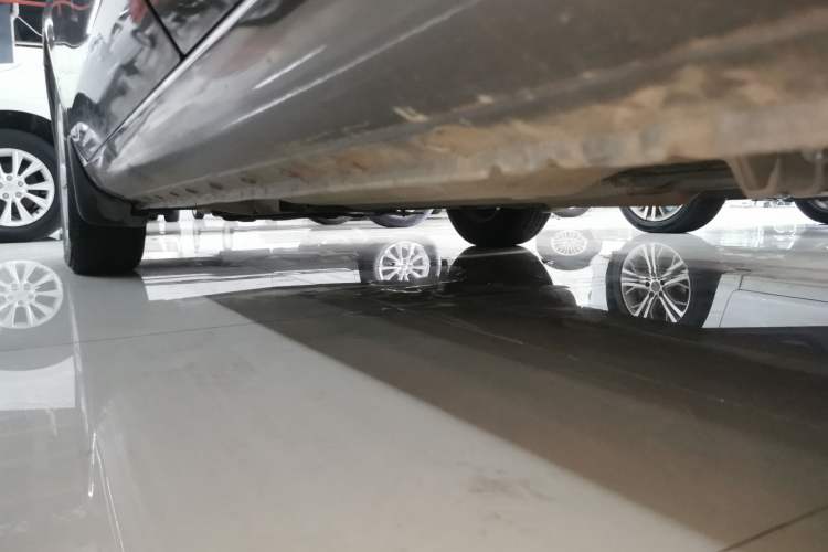 Used Nissan Sunny 2014 1.5XE Manual Comfort Edition Left Side Sill