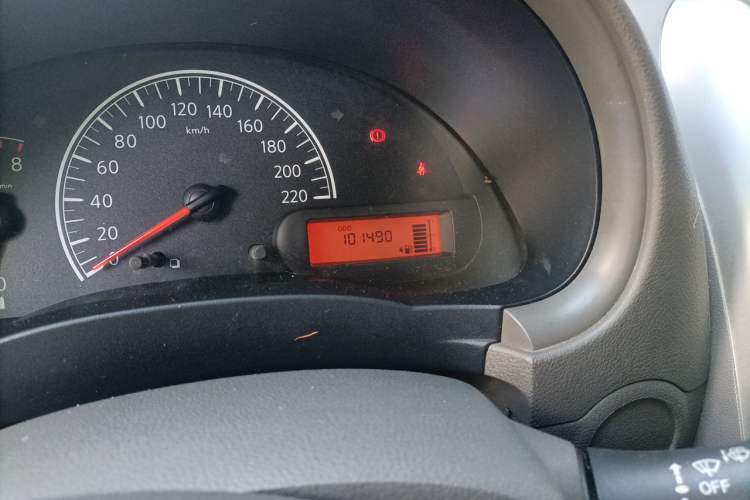 Used Nissan Sunny 2014 1.5XE Manual Elite Edition Odometer Close Up