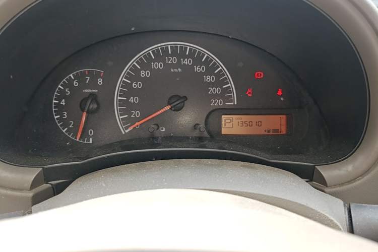 Used Nissan Sunny 2014 1.5XE CVT Comfort Edition Odometer Close Up