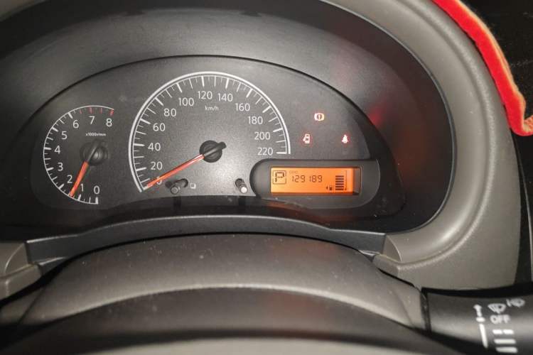 Used Nissan Sunny 2014 1.5XE CVT Comfort Edition Odometer Close Up