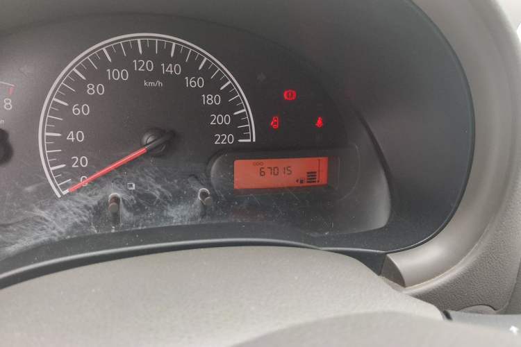 Used Nissan Sunny 2014 1.5XE Manual Elite Edition Odometer Close Up
