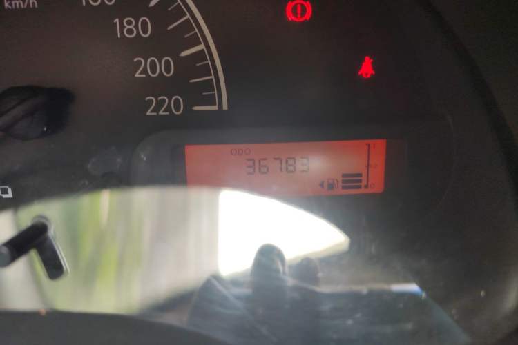 Used Nissan Sunny 2014 1.5XE Manual Comfort Edition Odometer Close Up