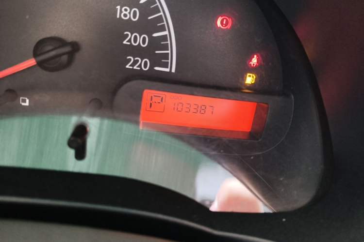 Used Nissan Sunny 2014 1.5XE CVT Elite Edition Odometer Close Up