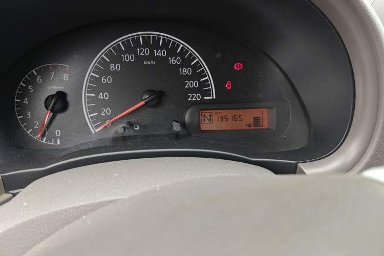 Used Nissan Sunny 2014 1.5XE CVT Elite Edition Odometer Close Up