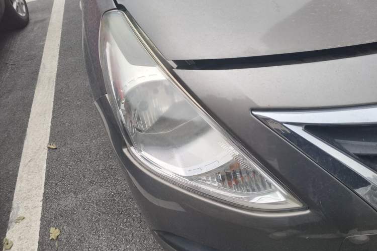 Used Nissan Sunny 2014 1.5XE Manual Elite Edition Right Front Headlight