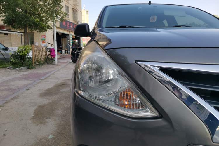 Used Nissan Sunny 2014 1.5XE Manual Elite Edition Right Front Headlight