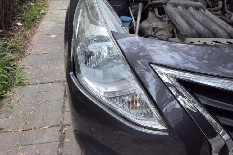 Used Nissan Sunny 2014 1.5XE Manual Comfort Edition Right Front Headlight