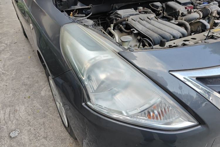 Used Nissan Sunny 2014 1.5XE Manual Comfort Edition Right Front Headlight