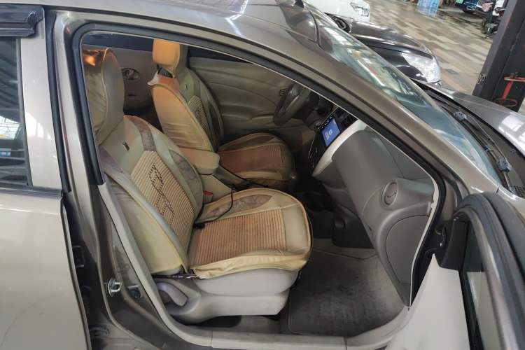 Used Nissan Sunny 2014 1.5XE CVT Elite Edition Right Front Seat