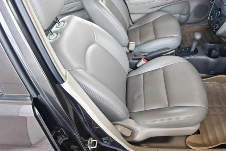 Used Nissan Sunny 2014 1.5XE CVT Elite Edition Right Front Seat