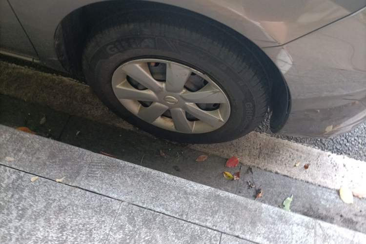 Used Nissan Sunny 2014 1.5XE Manual Elite Edition Right Front Wheel Hub