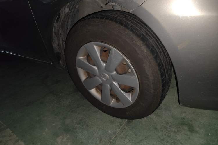 Used Nissan Sunny 2014 1.5XE CVT Comfort Edition Right Front Wheel Hub