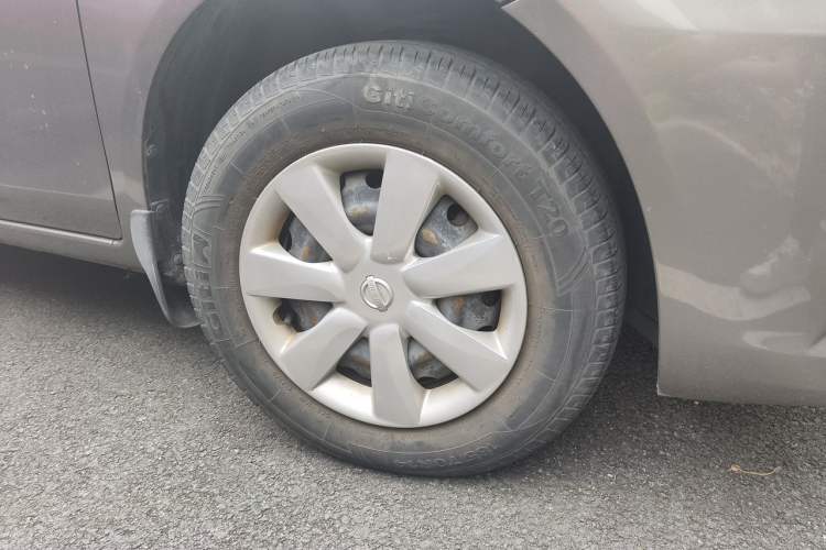 Used Nissan Sunny 2014 1.5XE Manual Elite Edition Right Front Wheel Hub
