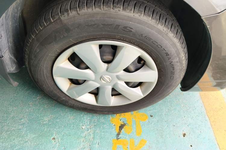 Used Nissan Sunny 2014 1.5XE CVT Elite Edition Right Front Wheel Hub