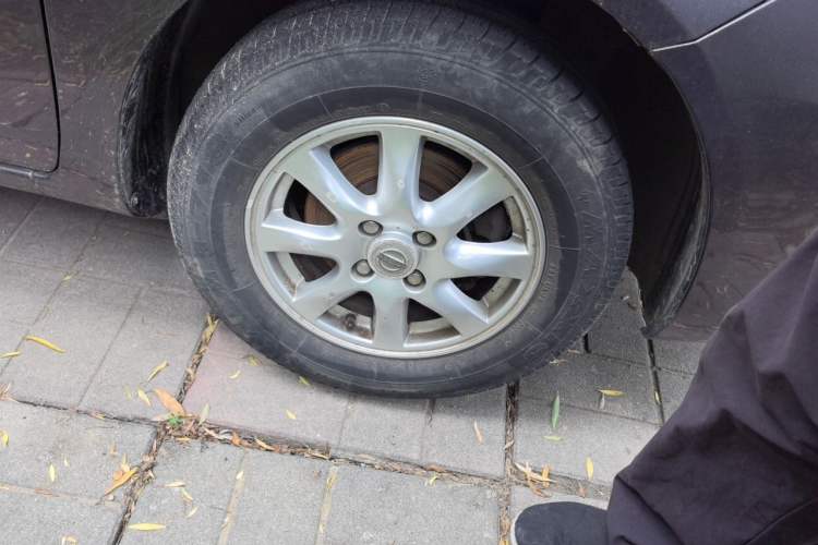 Used Nissan Sunny 2014 1.5XE Manual Comfort Edition Right Front Wheel Hub