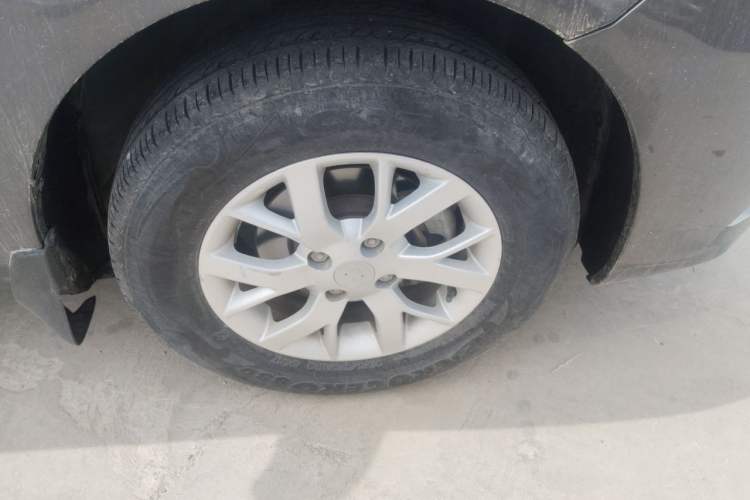 Used Nissan Sunny 2014 1.5XE Manual Elite Edition Right Front Wheel Hub