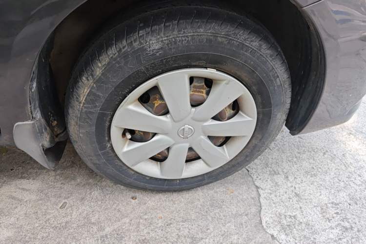 Used Nissan Sunny 2014 1.5XE Manual Comfort Edition Right Front Wheel Hub
