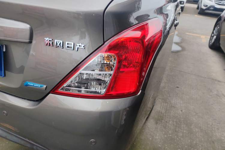 Used Nissan Sunny 2014 1.5XE Manual Comfort Edition Right Rear Taillight