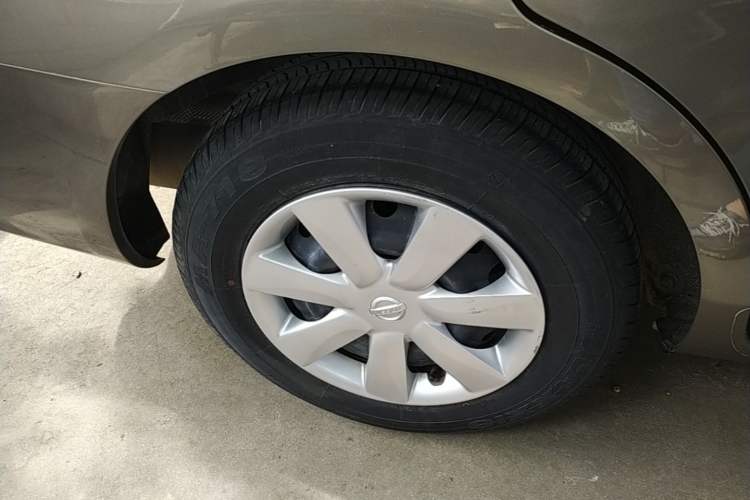Used Nissan Sunny 2014 1.5XE Manual Elite Edition Right Rear Wheel Hub