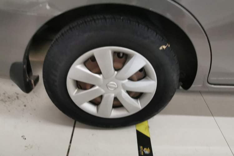 Used Nissan Sunny 2014 1.5XE Manual Comfort Edition Right Rear Wheel Hub