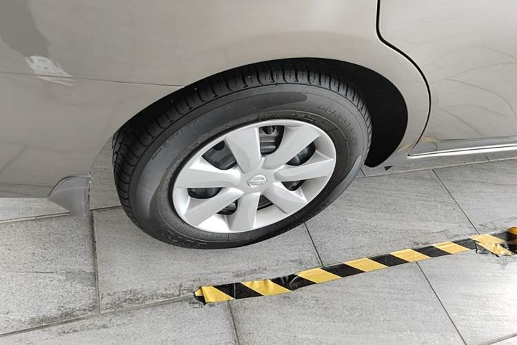 Used Nissan Sunny 2014 1.5XE CVT Comfort Edition Right Rear Wheel Hub