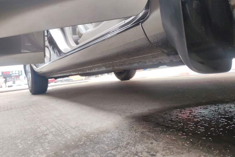 Used Nissan Sunny 2014 1.5XE Manual Comfort Edition Right Side Sill